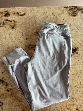men’s American Eagle performance athletic joggers size medium